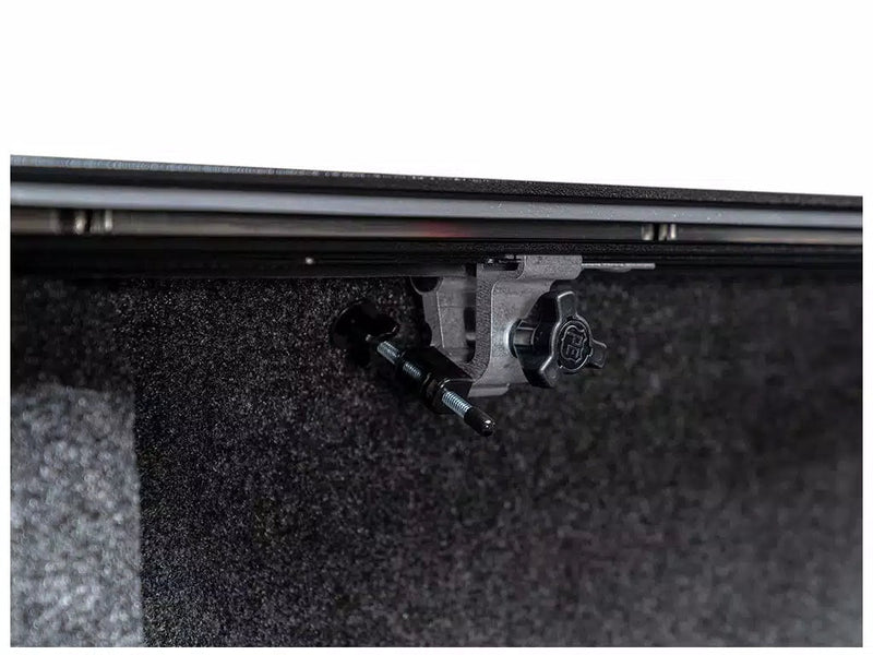 Pace Edwards Full Metal JackRabbit Manual Retractable Tonneau Cover for 2020-2026 Jeep Gladiator (5' Bed, Cover with Standard Rails), view 6