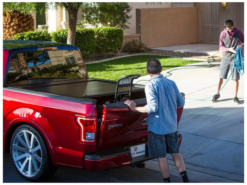Pace Edwards Full Metal JackRabbit Manual Retractable Tonneau Cover for 2020-2026 Jeep Gladiator (5' Bed, Cover with Standard Rails), view 14