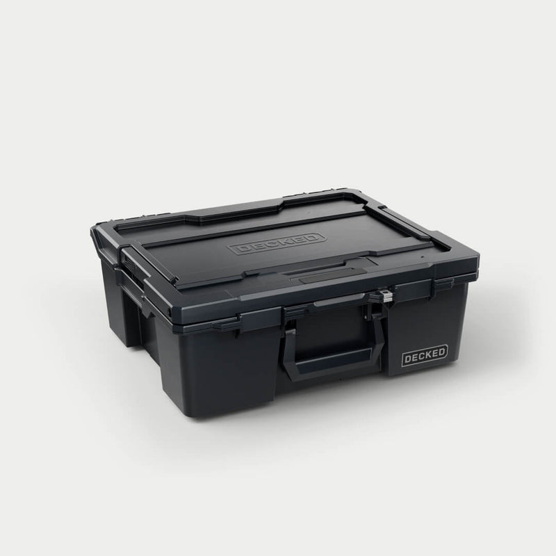 Black DECKED Halfrack 32 D-co case closed, three-quarter studio view showing the bail handle and clutch latches
