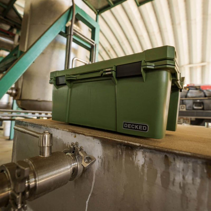 Ranger Green DECKED Sixer 16 closed on a stainless tank in a work area