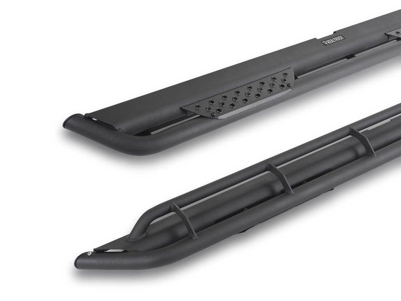 Go Rhino Dominator Xtreme DT: close angle of two black side step boards showing the tube rail and step plate