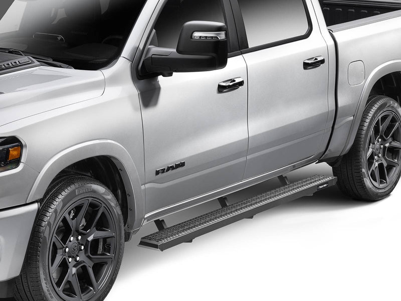 High front three-quarter view along a silver pickup with a N-Fab Growler Fleet grip-plate side step