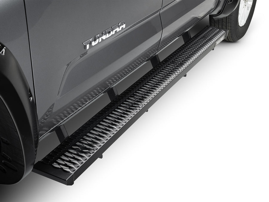 N-Fab Growler Fleet side steps in textured black, installed along the rocker