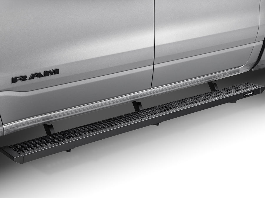 N-Fab Growler Fleet side steps in textured black, installed along the rocker