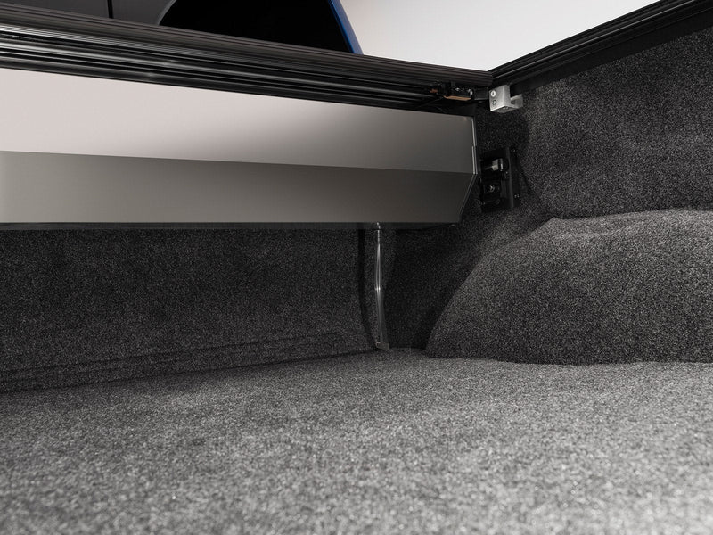 Retrax IX Retractable Tonneau Cover for 1999-2006 Chevrolet Silverado 1500/2500/3500 / GMC Sierra 1500/2500/3500 (6'6" Bed), view 9