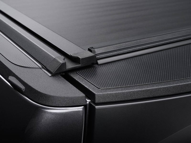 Roll-N-Lock A-Series XT front corner of the cover with the rail cap and seal